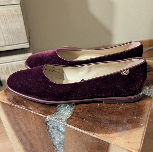 Coach Emilia Velvet Flats sz 9 in Rich Burgundy - Picture 9 of 13